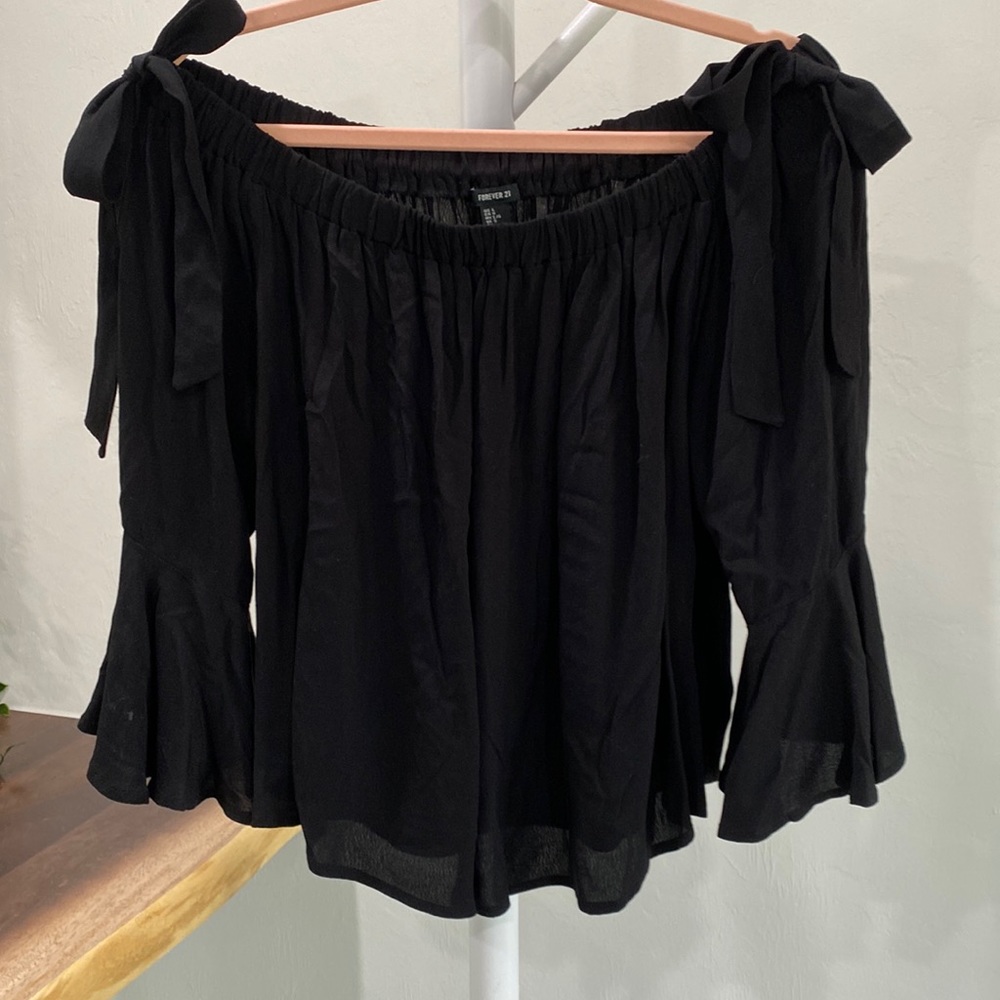Forever 21 size large black off the shoulder flounce top